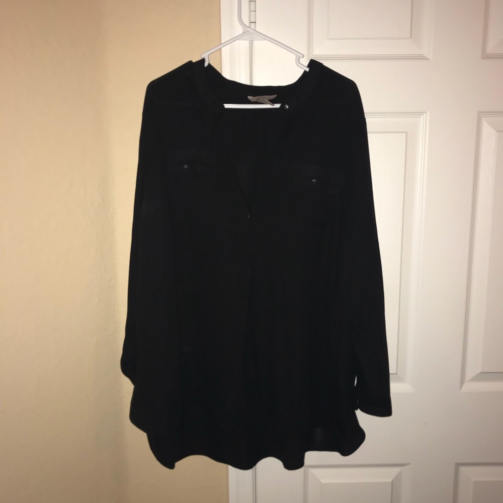 H & M black dress shirt.
